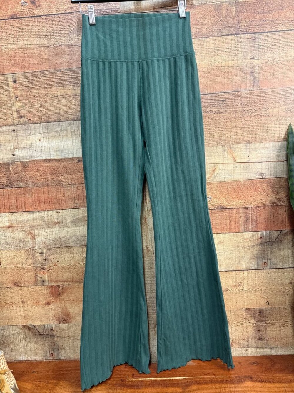 OFFLINE By Aerie OG Groove Flare Legging NWOT M